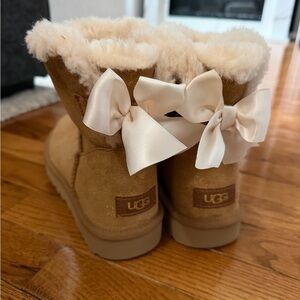 UGG Boots Size 8 - Sparkly Tan